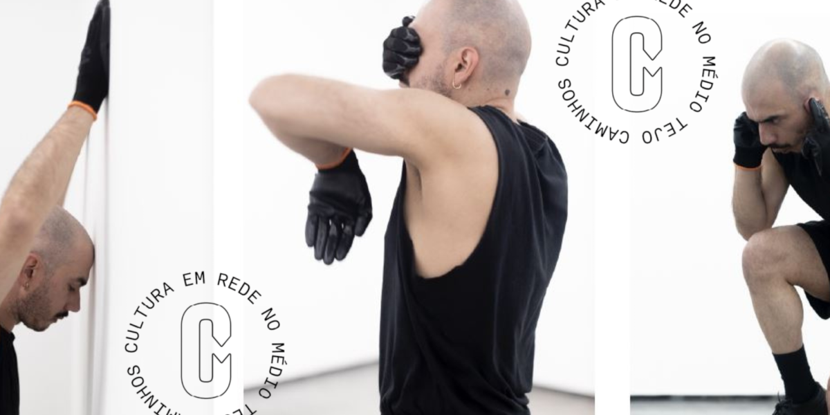 Pessoa em movimento expressivo e intenso.